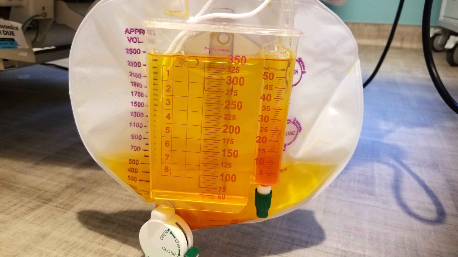 Urine container